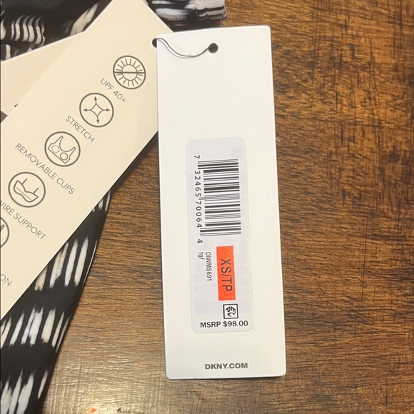 DKNY Monochrome Patterned Ruffled V-Neck Ruched Body One Piece Swimsuit - Picture 8 of 10